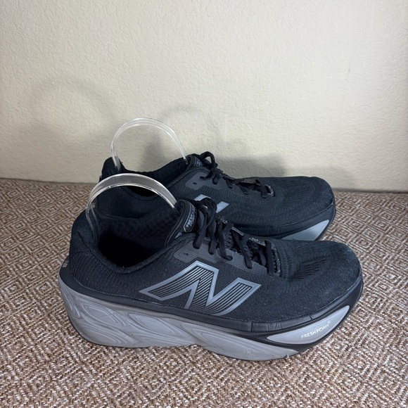 New Balance Other - New Balance Fresh Foam X More v5 Sneakers Sz 11 2E Black/Linen/Silver Outdoor